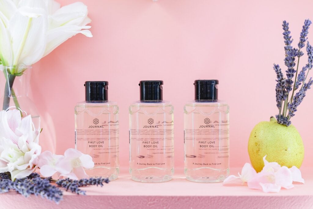 การตลาดน้ำหอม JOURNAL ใช้ Cultural Marketing แจก Tester เป็น Sticker หัวใจ วันวาเลนไทน์